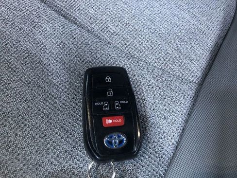 Certified 2022 Toyota Sienna LE image 33