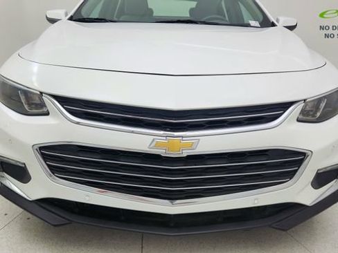 Used 2018 Chevrolet Malibu LT w/ Driver Confidence Package FWD image 9