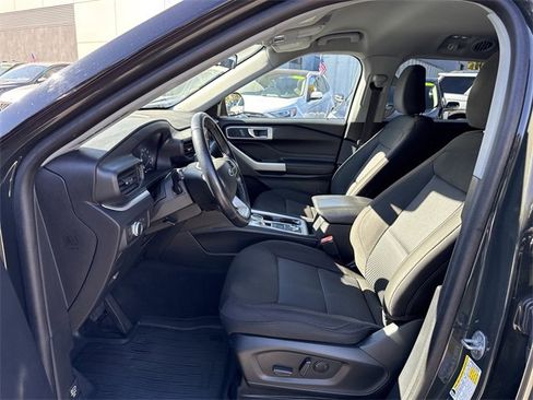 Used 2022 Ford Explorer XLT image 17