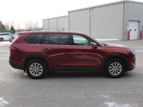 Used 2024 Toyota Grand Highlander XLE image 4