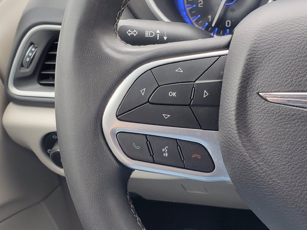 Used 2024 Chrysler Pacifica Touring-L FWD image 15