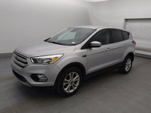 Used 2019 Ford Escape SE image 2