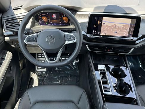 Used 2025 Volkswagen Atlas Cross Sport SEL R-Line image 15