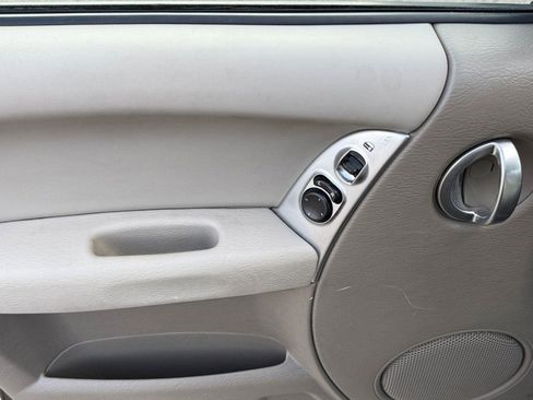 Used 2005 Jeep Liberty Limited image 17