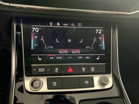 Used 2022 Audi Q8 Premium image 22