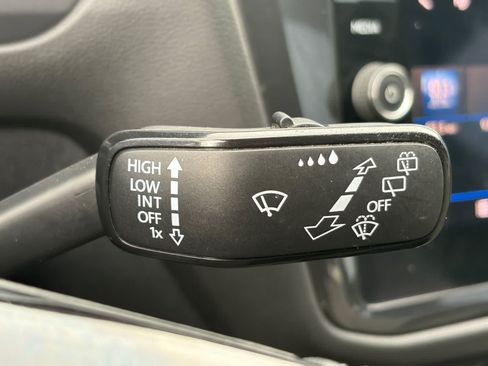 Used 2021 Volkswagen Tiguan SEL AWD/4WD image 14