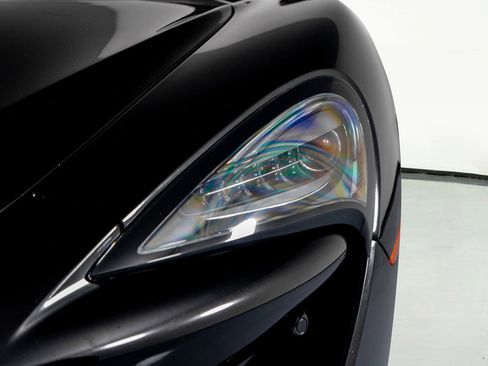 Used 2019 McLaren 570S Spider image 30