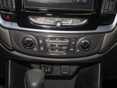 Used 2023 Chevrolet Traverse LT FWD image 25