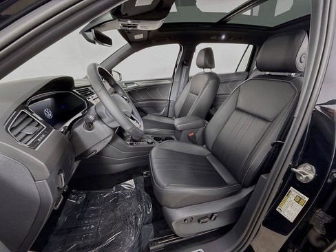 Certified 2024 Volkswagen Tiguan SE R-Line AWD/4WD image 19