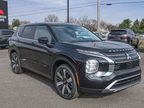New 2026 Mitsubishi Outlander SE image 1