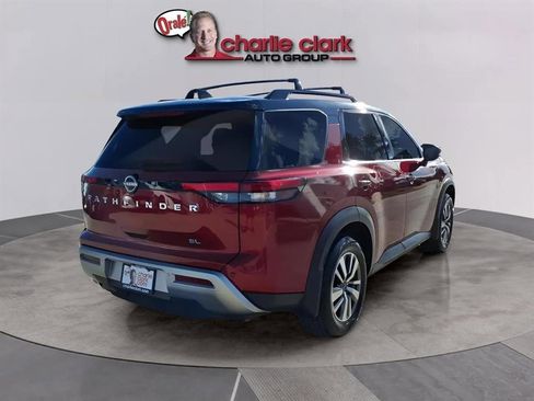 Used 2022 Nissan Pathfinder SL image 5