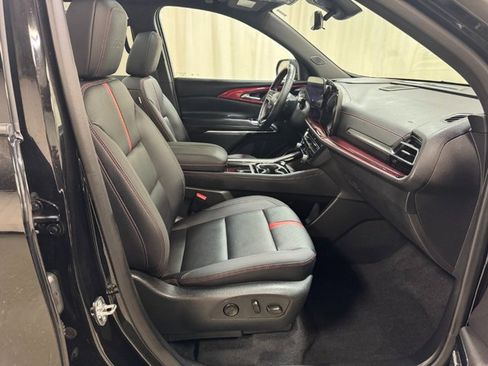 Used 2025 Chevrolet Traverse RS image 43