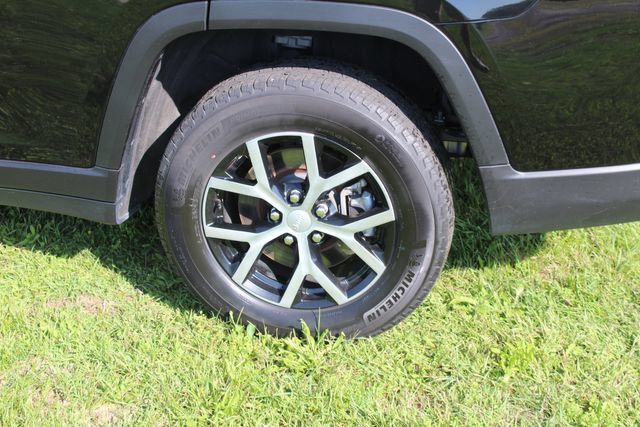 Used 2024 Jeep Grand Cherokee L Limited w/ Luxury Tech Group II AWD/4WD image 26