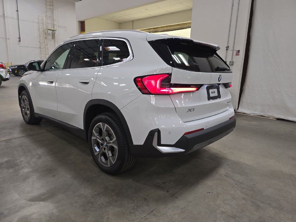 Used 2023 BMW X1 xDrive28i w/ Convenience Package AWD/4WD image 2