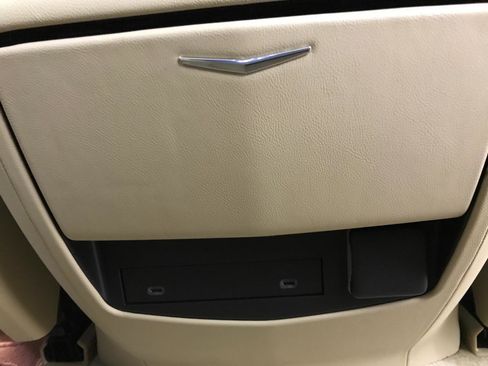 Used 2021 Cadillac Escalade Premium Luxury image 33