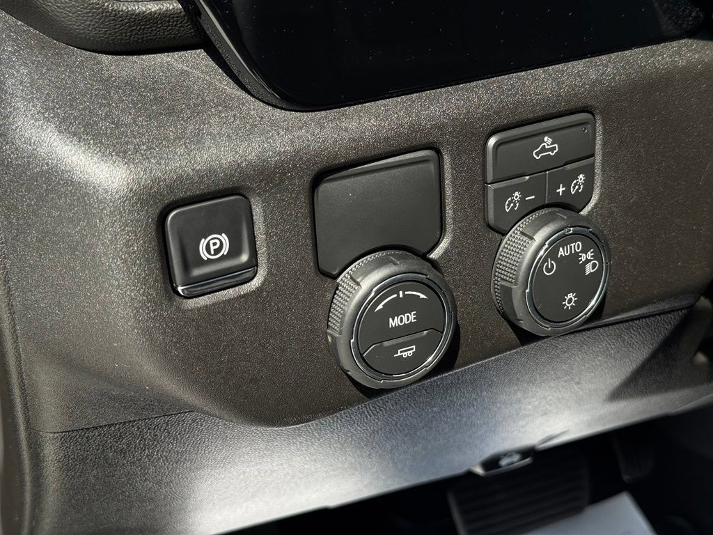 Used 2026 Chevrolet Silverado 1500 LT RWD image 27