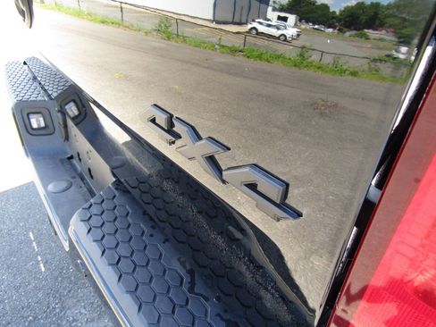 Used 2022 RAM 1500 Classic SLT AWD/4WD image 29