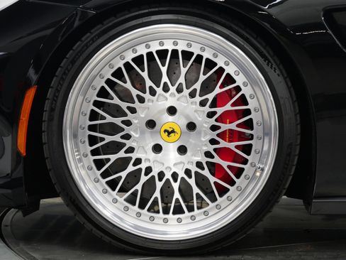 Used 2017 Ferrari GTC4Lusso image 10