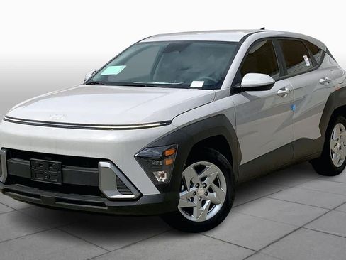 New 2026 Hyundai Kona SE image 1