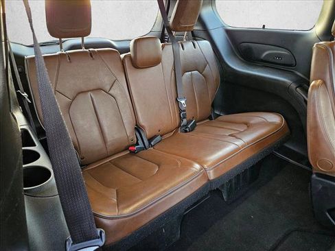 Used 2018 Chrysler Pacifica Limited w/ Tire & Wheel Group image 23