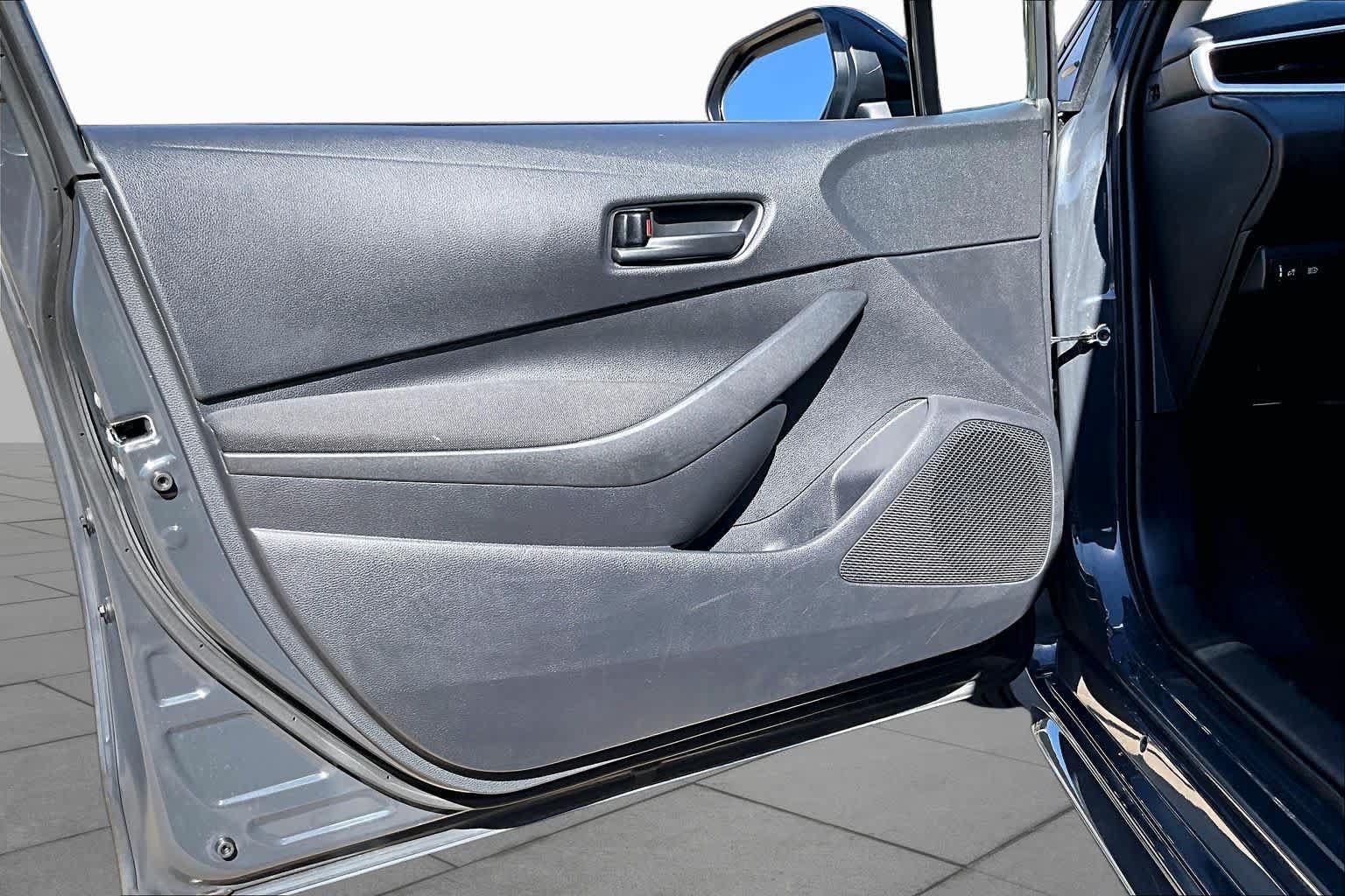 Used 2025 Toyota Corolla LE FWD image 25