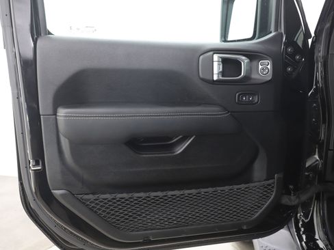 Used 2022 Jeep Wrangler Unlimited Sahara w/ Cold Weather Group image 20