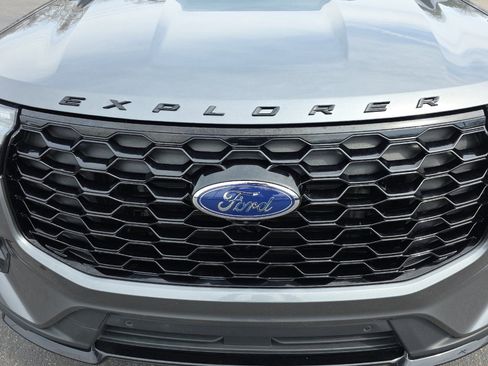 Used 2025 Ford Explorer ST-Line AWD/4WD image 34