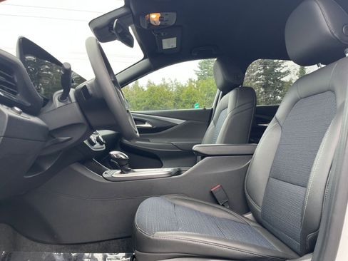 Used 2025 Buick Envista Preferred image 27