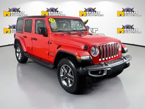 Used 2019 Jeep Wrangler Unlimited Sahara w/ Uconnect 4C Nav & Sound Group AWD/4WD image 3