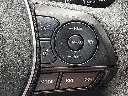 Used 2025 Toyota RAV4 XLE w/ Convenience Package FWD image 16