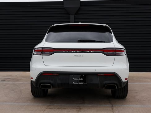 Certified 2022 Porsche Macan image 6