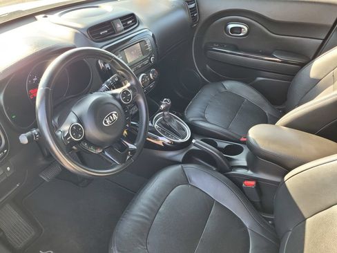 Used 2016 Kia Soul ! FWD image 8