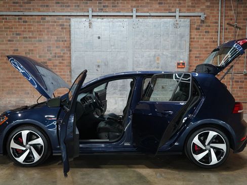 Used 2018 Volkswagen GTI SE w/ SE Leather Package image 28