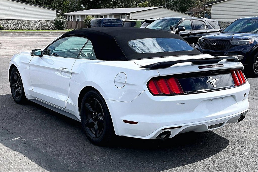 Used 2015 Ford Mustang Convertible RWD image 3