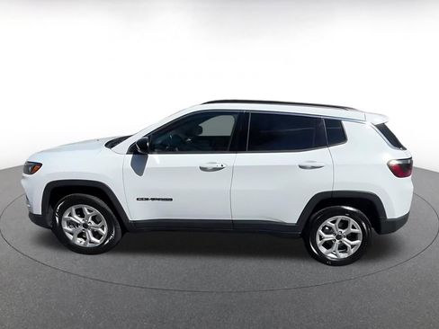 Used 2025 Jeep Compass Latitude image 10