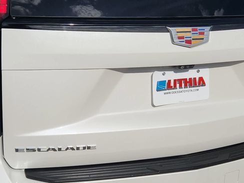 Used 2021 Cadillac Escalade ESV Sport Platinum image 11