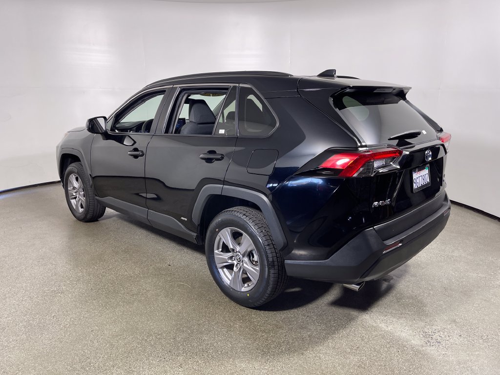 Certified 2023 Toyota RAV4 LE AWD/4WD image 5