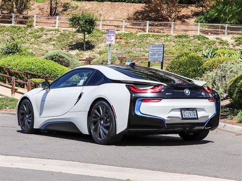 Used 2017 BMW i8 image 5