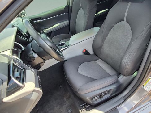 Used 2022 Toyota Camry LE FWD image 19