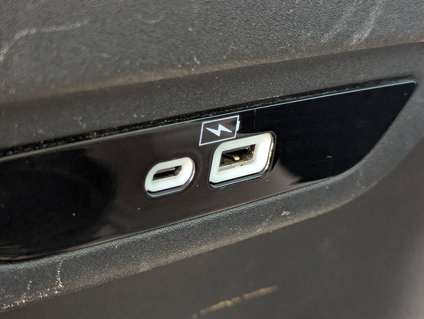 Used 2023 Chrysler Pacifica Touring-L FWD image 27