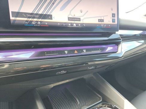 Used 2024 BMW i5 eDrive40i image 32