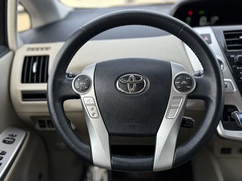 Used 2014 Toyota Prius V Five image 19
