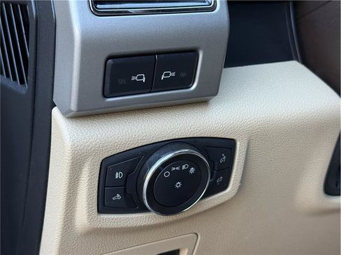 Used 2018 Ford F150 Lariat w/ Equipment Group 502A Luxury AWD/4WD image 19