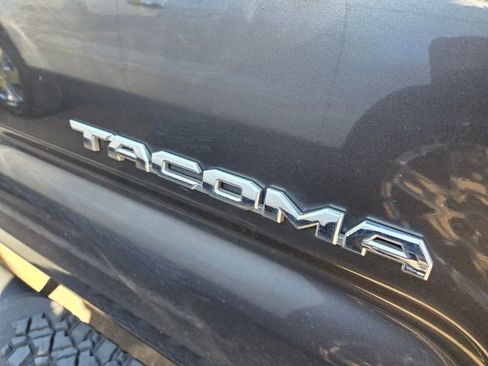 Used 2021 Toyota Tacoma SR5 w/ SR5 Appearance Package (SM) image 4