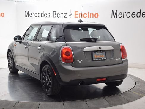 Used 2015 MINI Cooper 4-Door Hardtop image 4