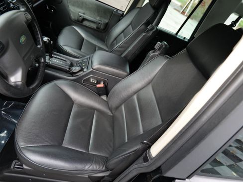 Used 2004 Land Rover Discovery SE image 16