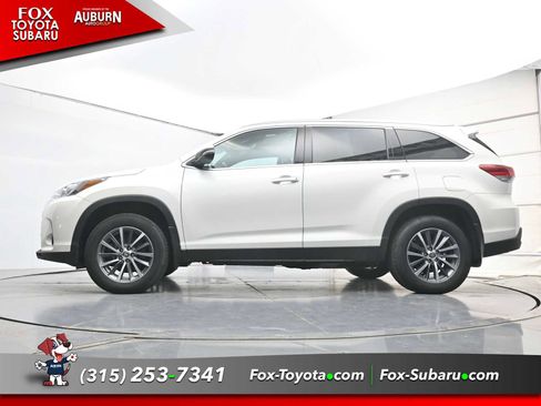Used 2019 Toyota Highlander XLE AWD/4WD image 27