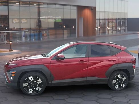 Used 2024 Hyundai Kona SEL w/ Convenience Package FWD image 4