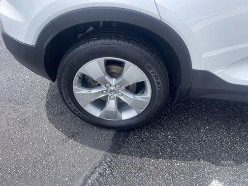 Used 2023 Volvo XC40 B5 Plus AWD/4WD image 9