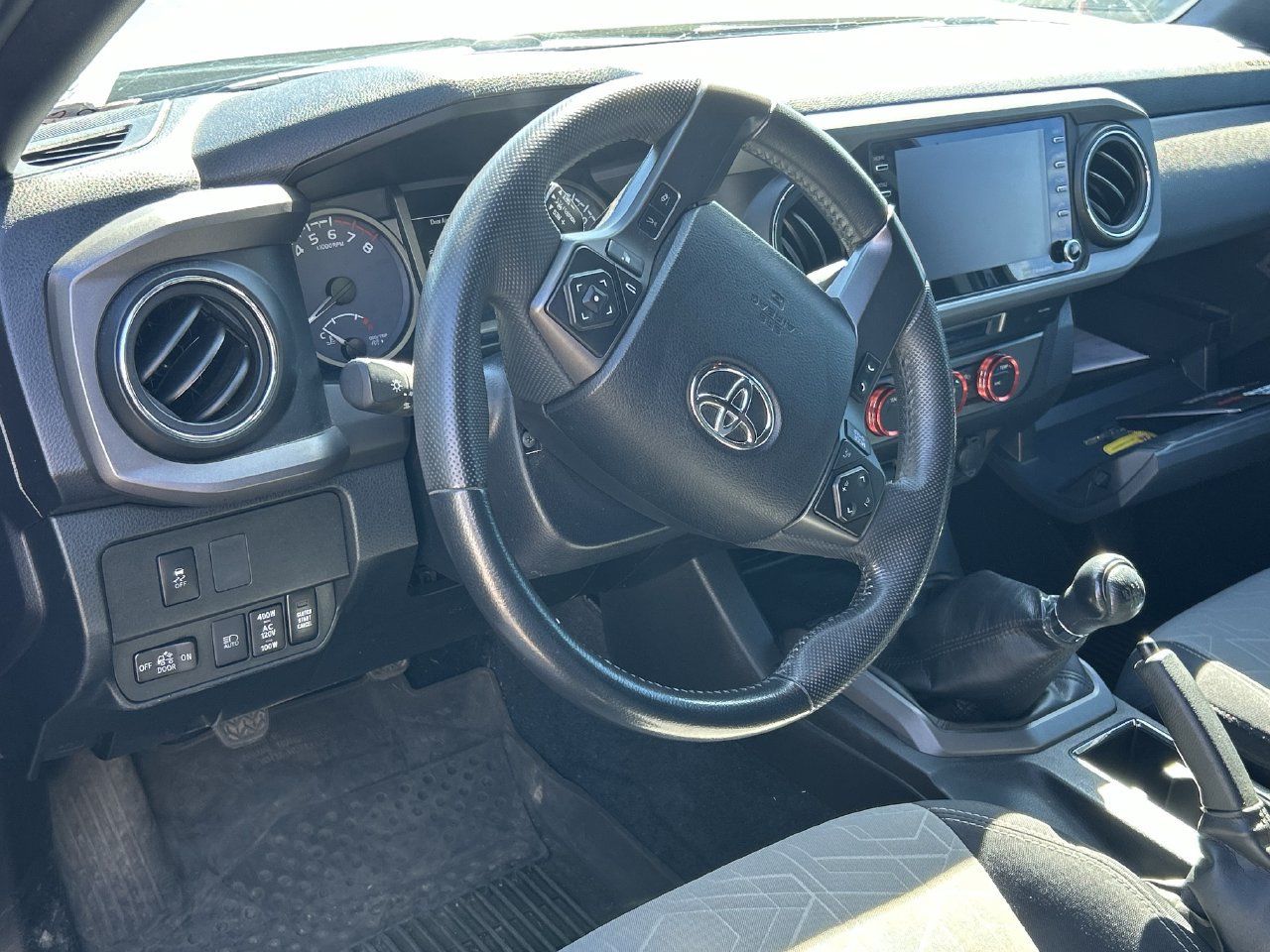 Used 2022 Toyota Tacoma TRD Off-Road AWD/4WD image 11